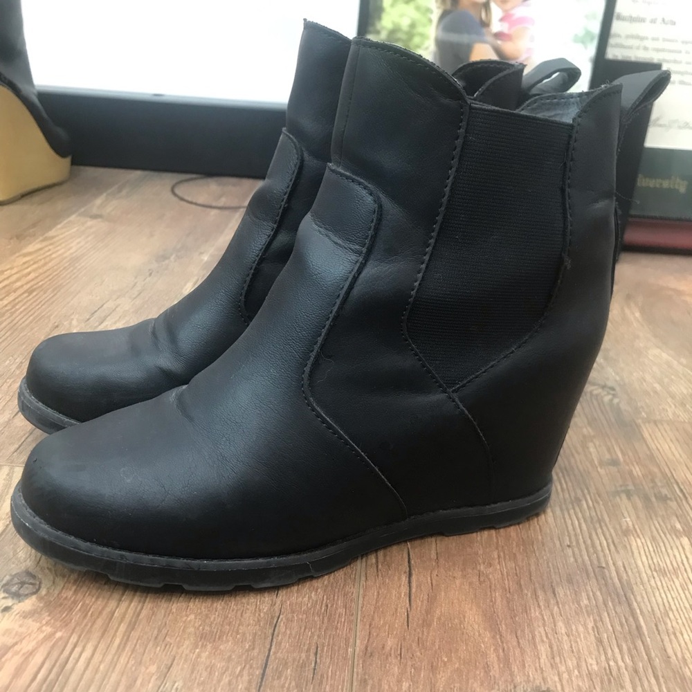 Black wedge heel boot
